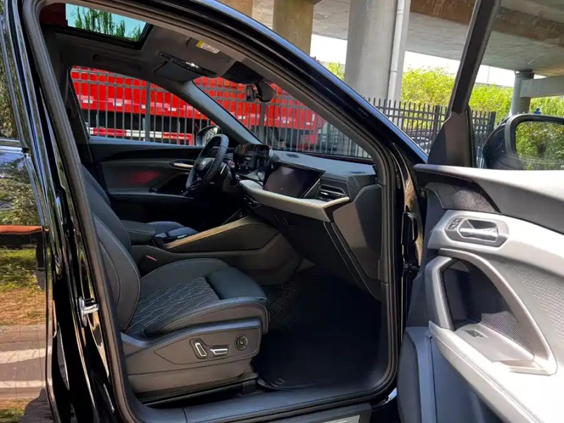 Audi Audi Q5L 2026 2.0T Ten Million Users Exclusive Edition