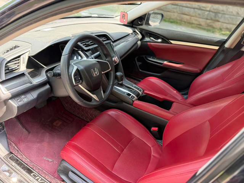 Honda Civic 2016 Model 220TURBO CVT Luxury Edition