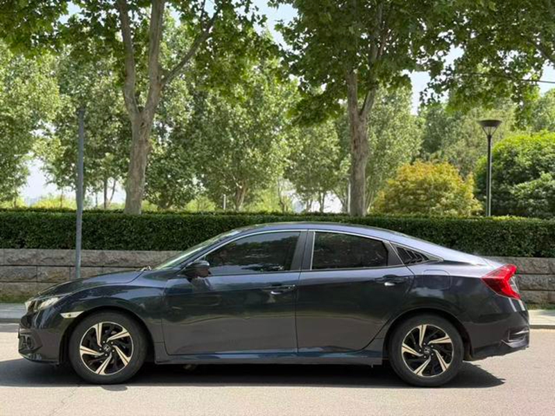 Honda Civic 2016 Model 220TURBO CVT Luxury Edition
