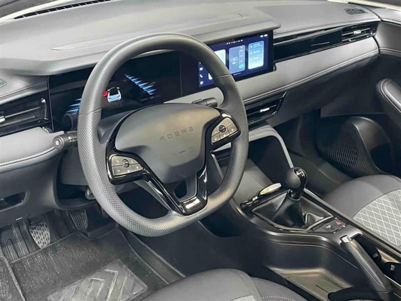 Roewe Roewe i5 2023 1.5L Manual Comfort Edition