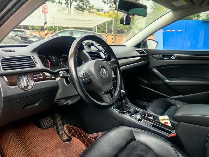 Volkswagen 2015 Volkswagen Passat 2.0TSI DSG Royal Edition, 151,000 km