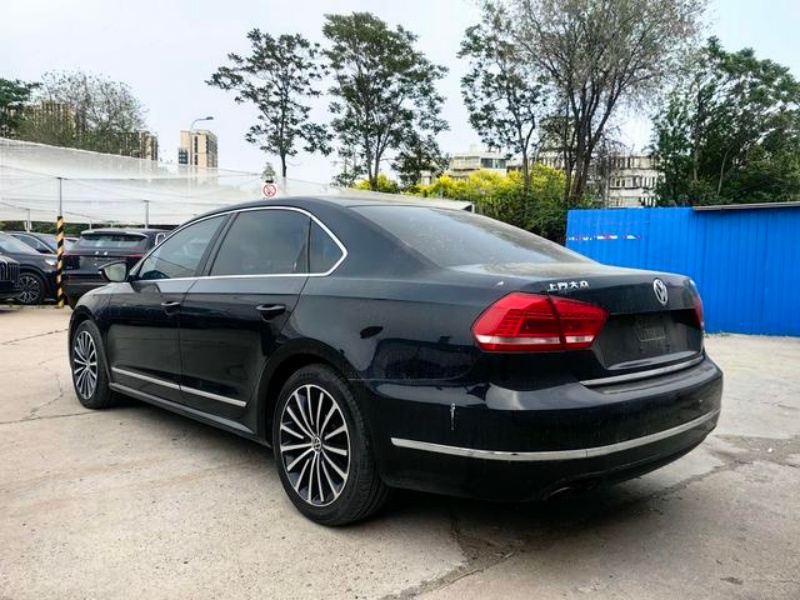 Volkswagen 2015 Volkswagen Passat 2.0TSI DSG Royal Edition, 151,000 km