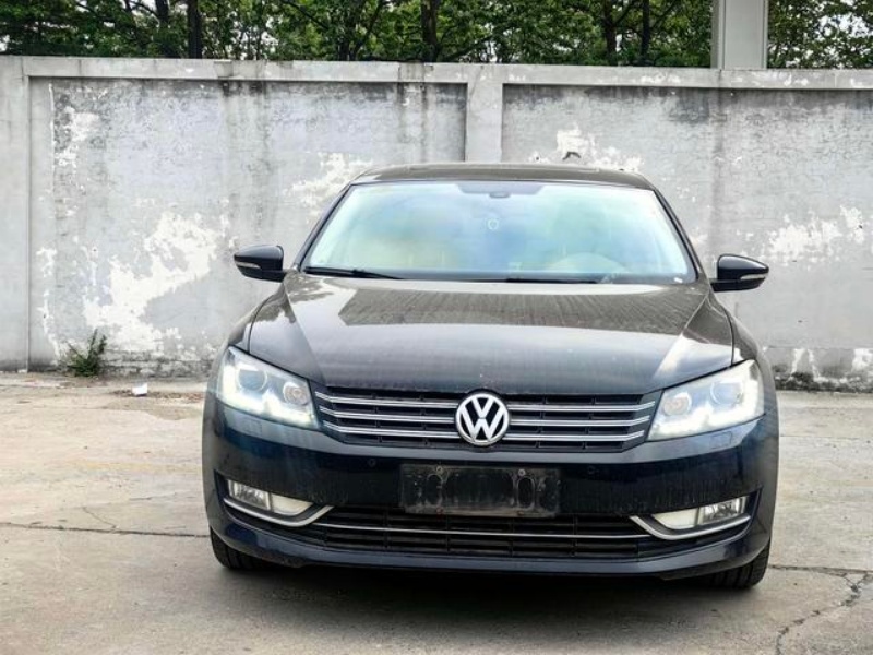 Volkswagen 2015 Volkswagen Passat 2.0TSI DSG Royal Edition, 151,000 km