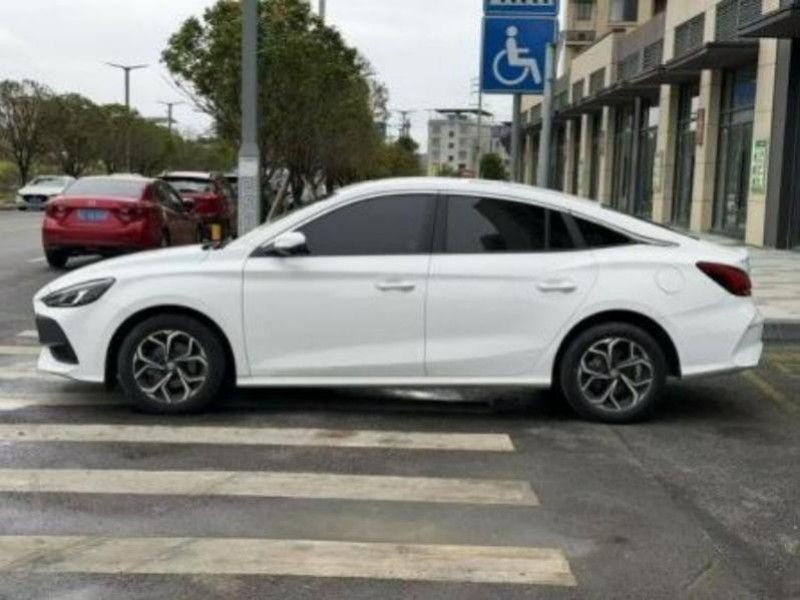 MG MG5 2023 180DVVT CVT Luxury edition