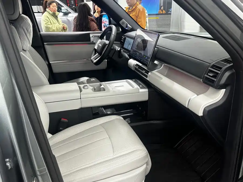 Leopard Titan 7 2025 200KM Two-Wheel Drive Max Edition