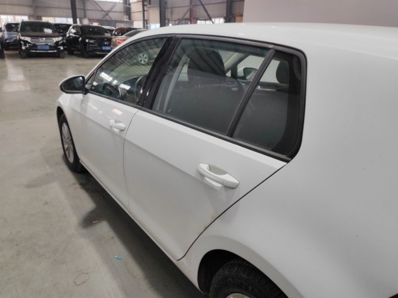 Volkswagen Volkswagen Golf 2016 1.6L Automatic Fashion Edition: High residual value (115,800 km)