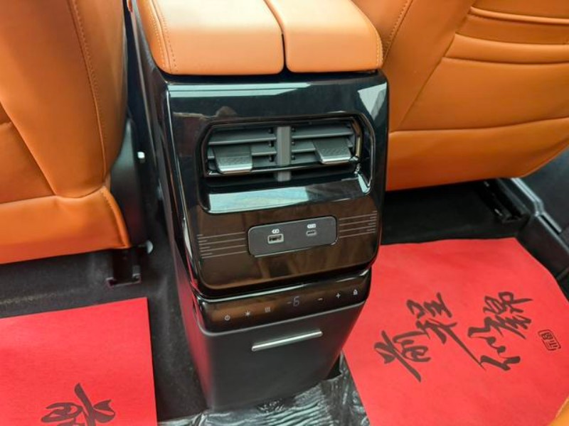 Jetour Jetour Shanhai L7 2024 1.5TD DHT MAX PHEV SUV edition