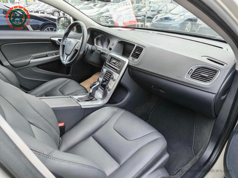 Volvo 2017 Volvo V60 T5 (Momentum) — China V Emissions Standard — 82,300 km