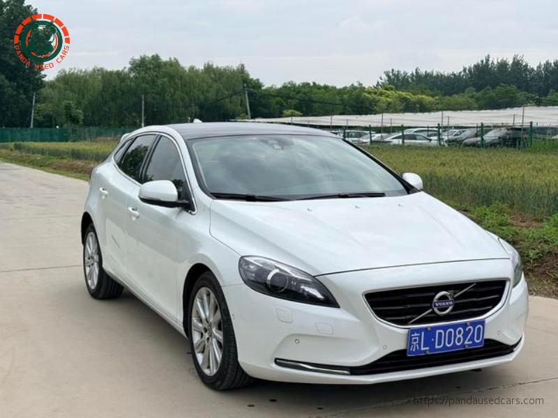Volvo 2016 Volvo V40 T4 Inscription, 64,900 km