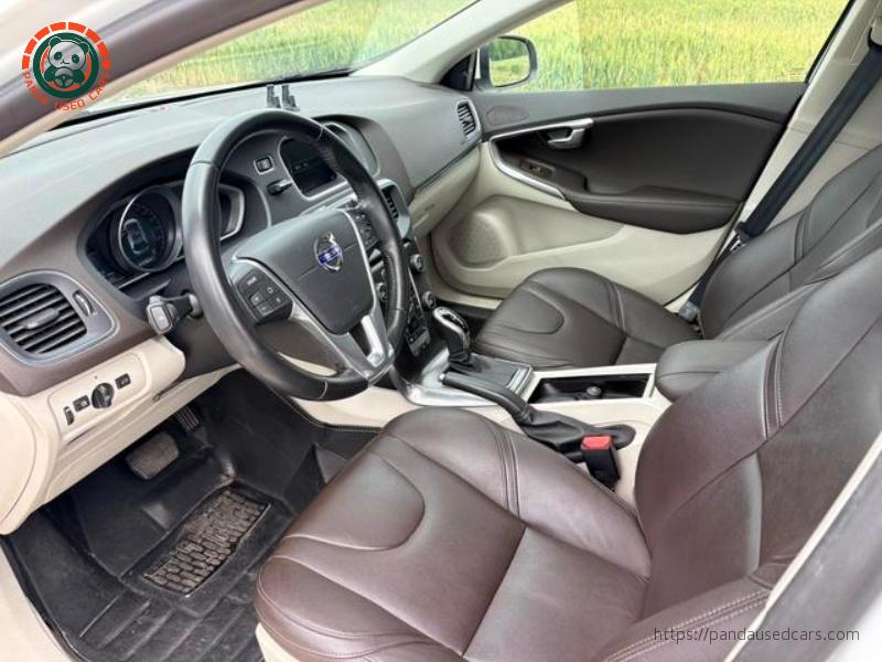 Volvo 2016 Volvo V40 T4 Inscription, 64,900 km