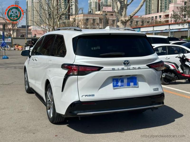 Toyota 2023 Sienna Facelift Hybrid 2.5L Premium Edition 39,100 km