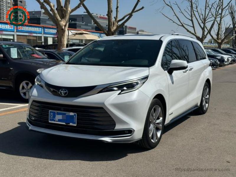 2023 Sienna Facelift Hybrid 2.5L Premium Edition 39,100 km