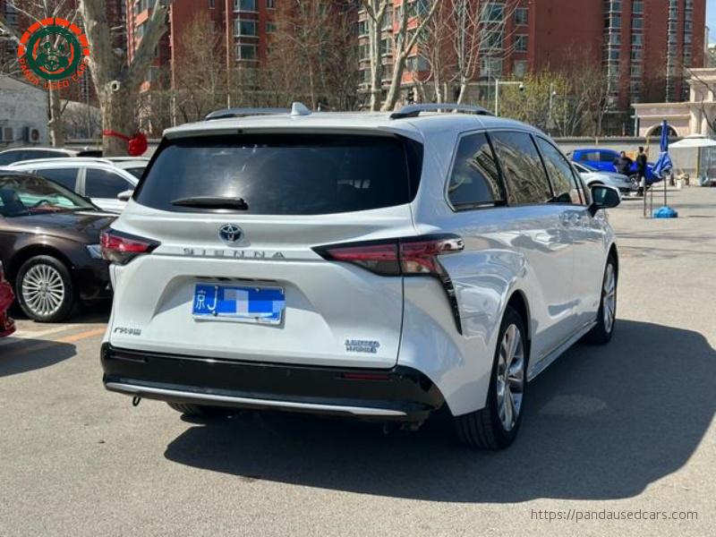 Toyota 2023 Sienna Facelift Hybrid 2.5L Premium Edition 39,100 km