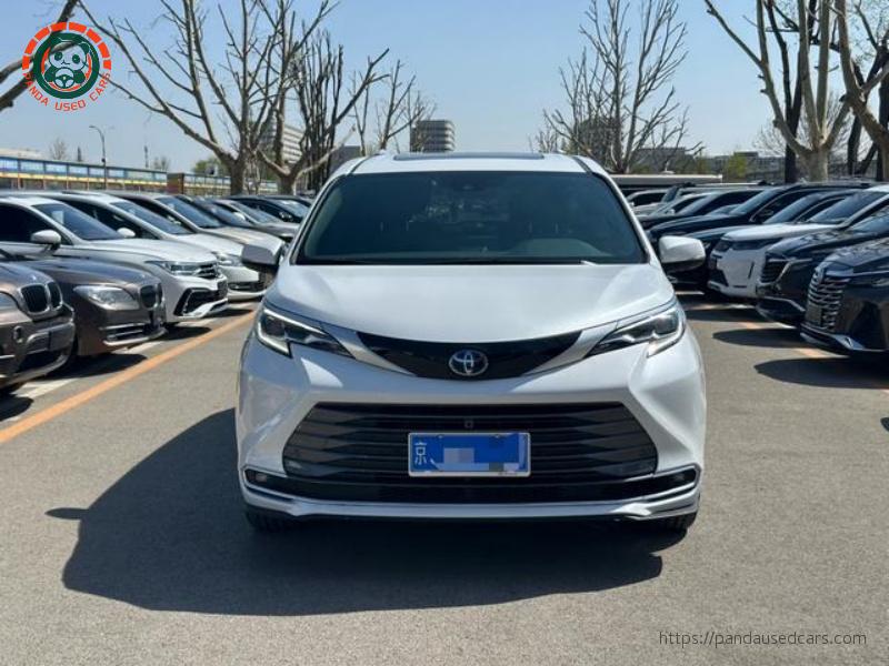 Toyota 2023 Sienna Facelift Hybrid 2.5L Premium Edition 39,100 km