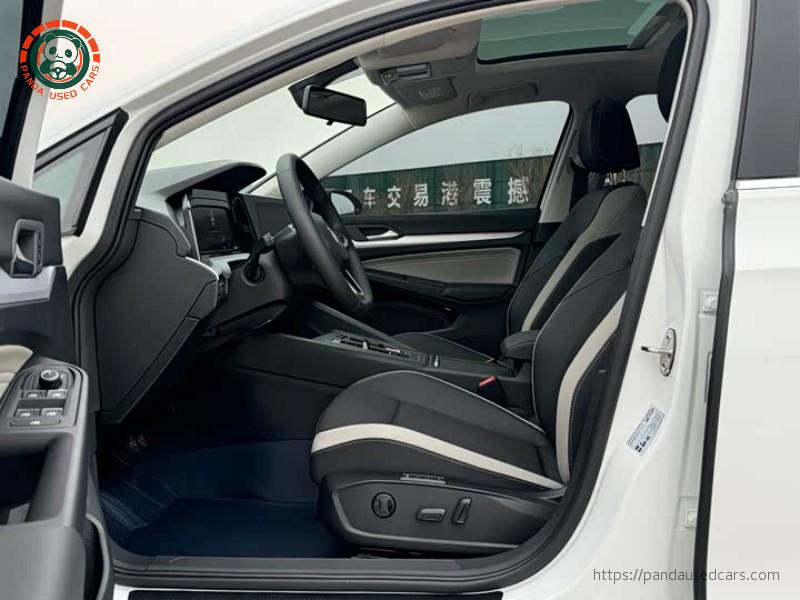Volkswagen Volkswagen Golf Mk8 2024 1.4 TSI Style 7-speed DSG 50th Anniversary Edition