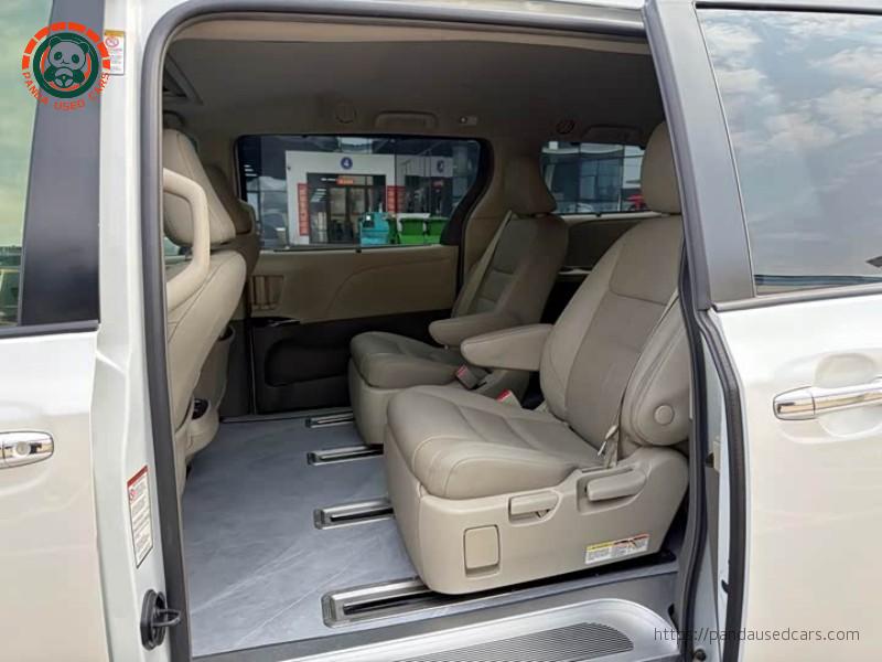 Toyota Toyota Sienna L 2015 FWD 7-Passenger 3.5L V6 edition