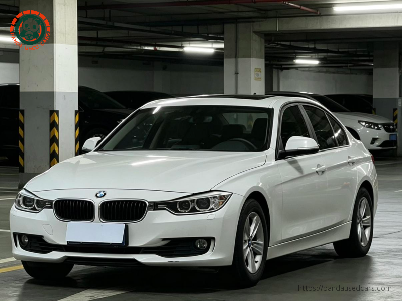 BMW 3 Series 2013 320i Fashion Edition, 126,100 km