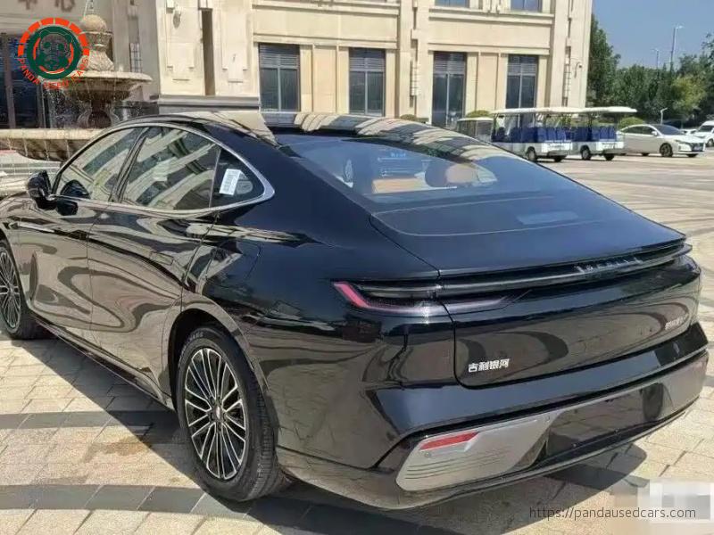 Geely Geely Galaxy Starshine 8 2025 130km EM-i Premium Version
